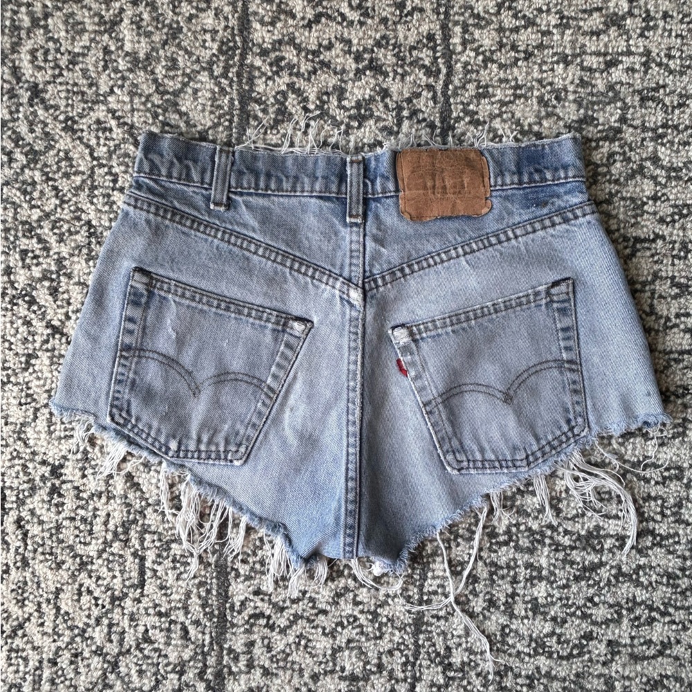 High waisted light washed Levi shorts